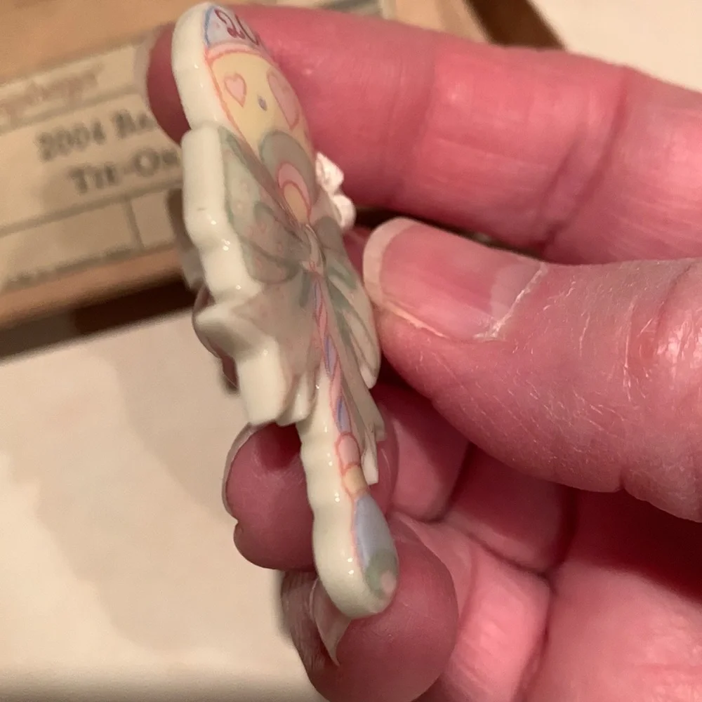 Longaberger 2004 Baby Tie-On. NIB